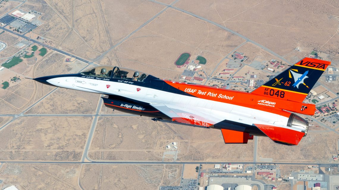 Lockheed Martin a fait voler le chasseur F-16 VISTA X-62A avec une intelligence artificielle de la DARPA aux commandes